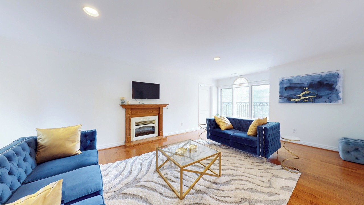 Photo of Livingroom in Thornhill