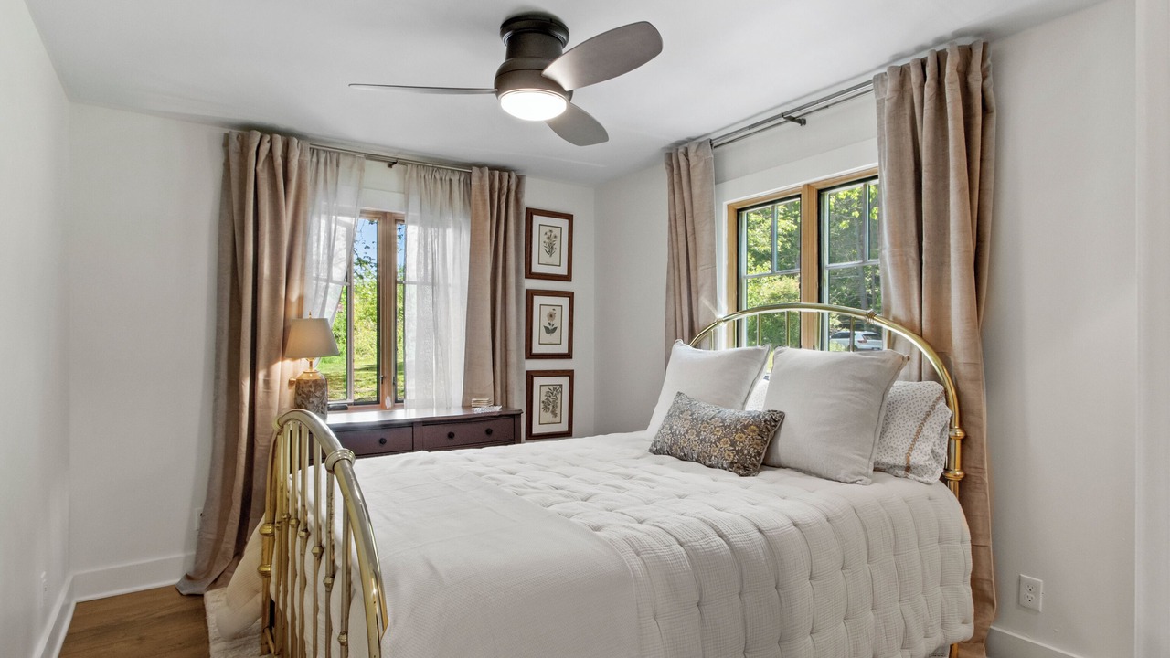 Photo of Bedroom in Burnsville