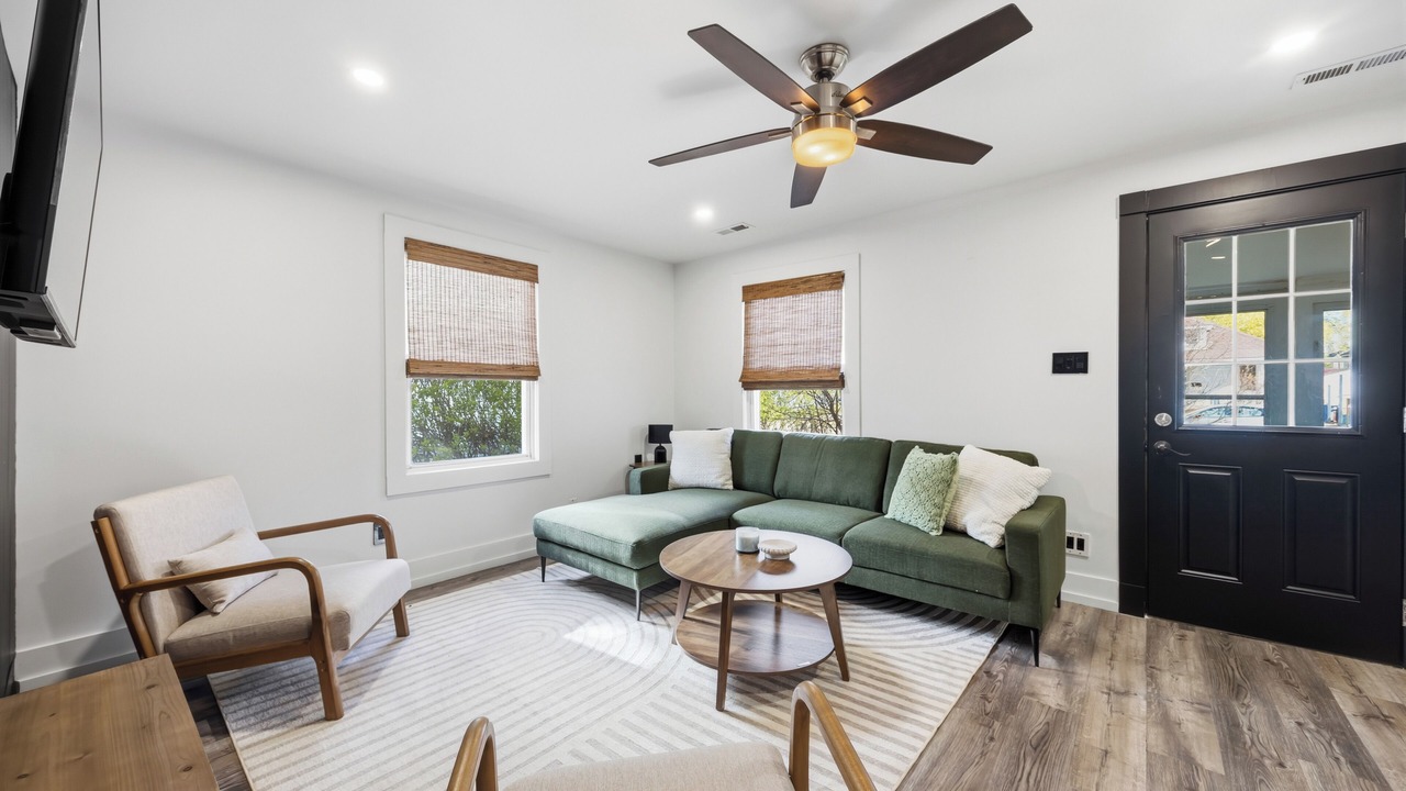 Photo of Livingroom in Sarnia
