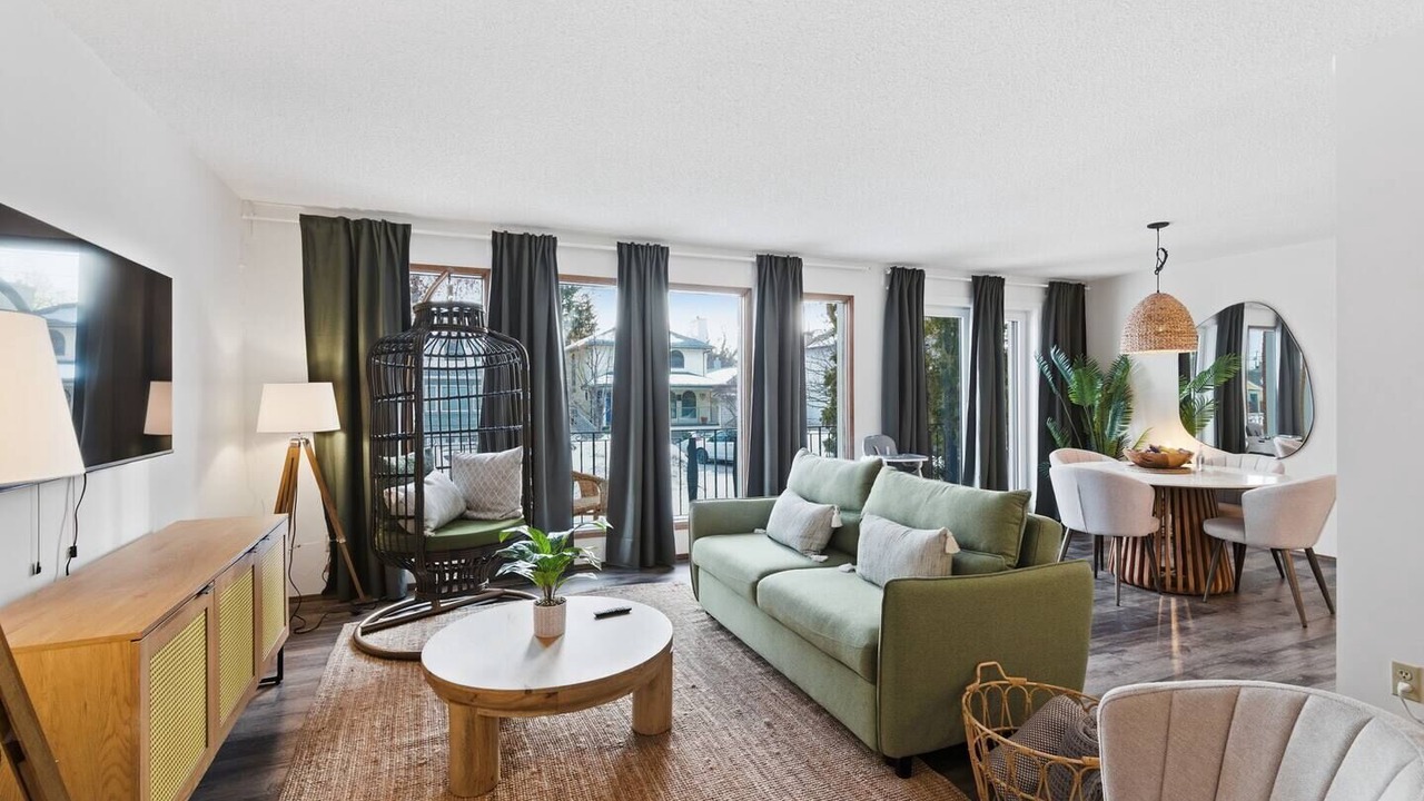 Photo of Livingroom in Southeast Edmonton