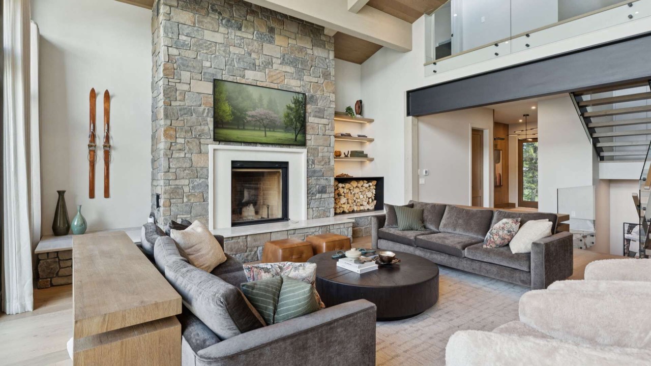 Photo of Livingroom in Kananaskis