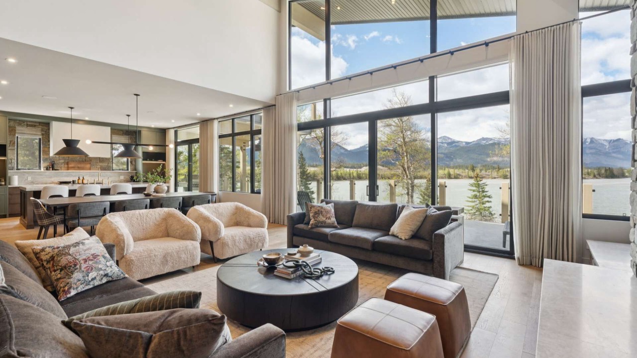 Photo of Livingroom in Kananaskis
