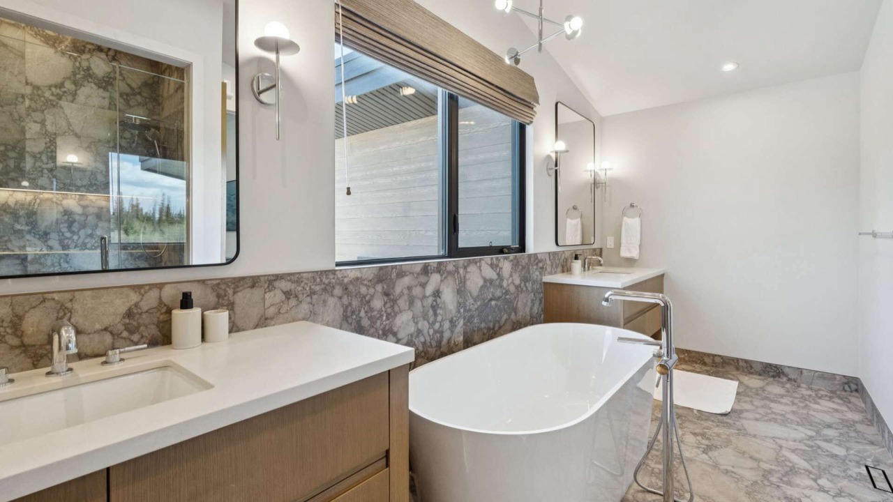 Photo of Bathroom in Kananaskis