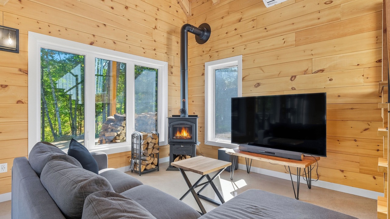 Photo of Livingroom in Sainte-Emelie