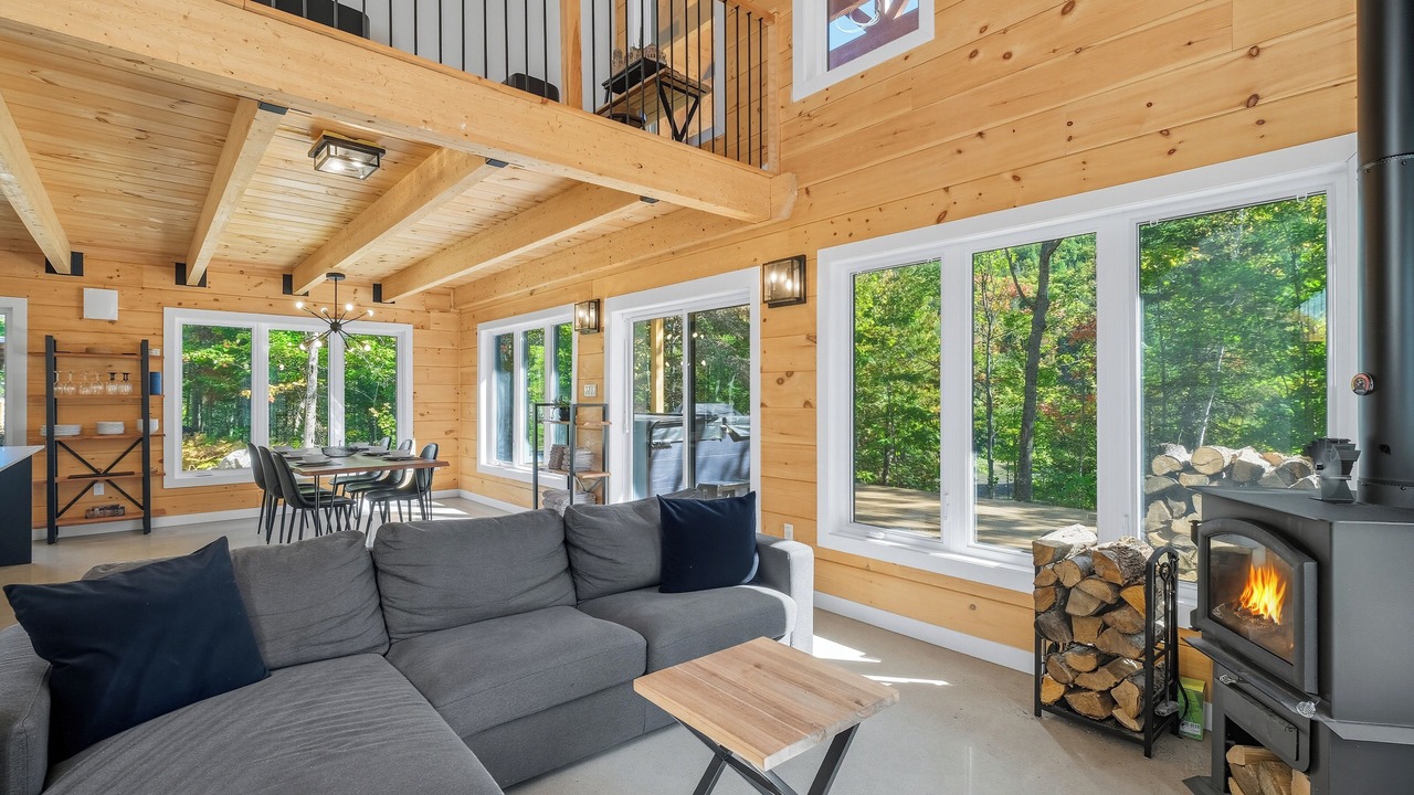 Photo of Livingroom in Sainte-Emelie