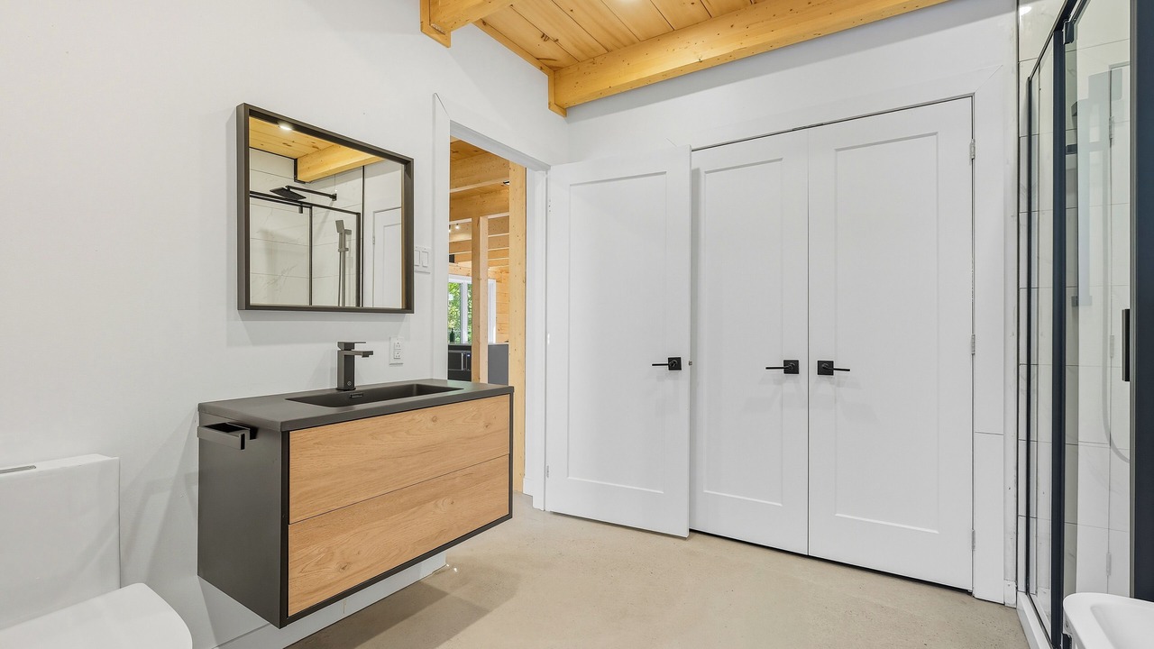 Photo of Bathroom in Sainte-Emelie