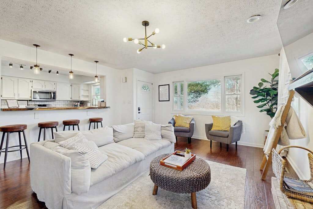 Photo of Livingroom in Royal Pines