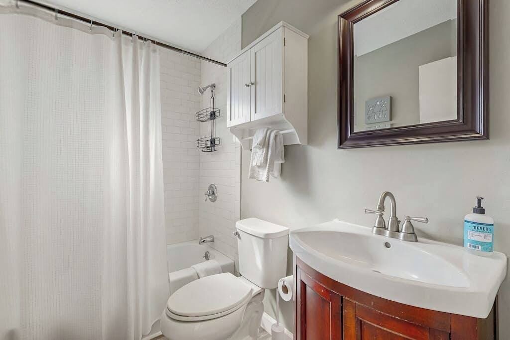 Photo of Bathroom in Royal Pines