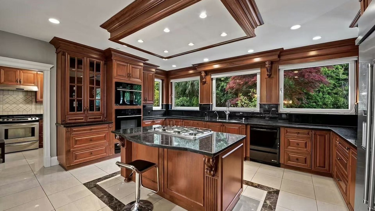 Photo of Kitchen in West Vancouver