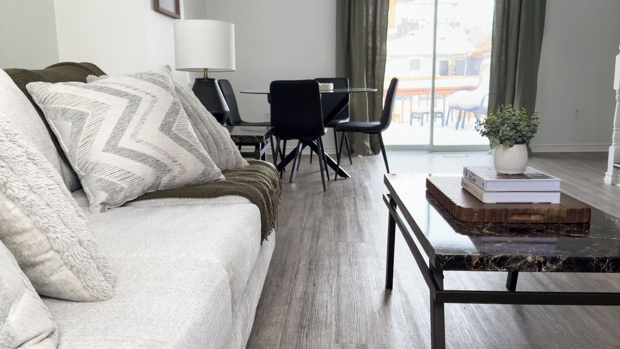 Photo of Livingroom in Sarnia