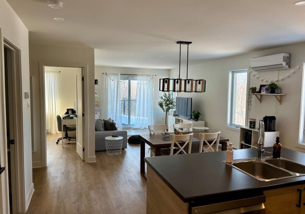 Photo of Livingroom in Fabreville