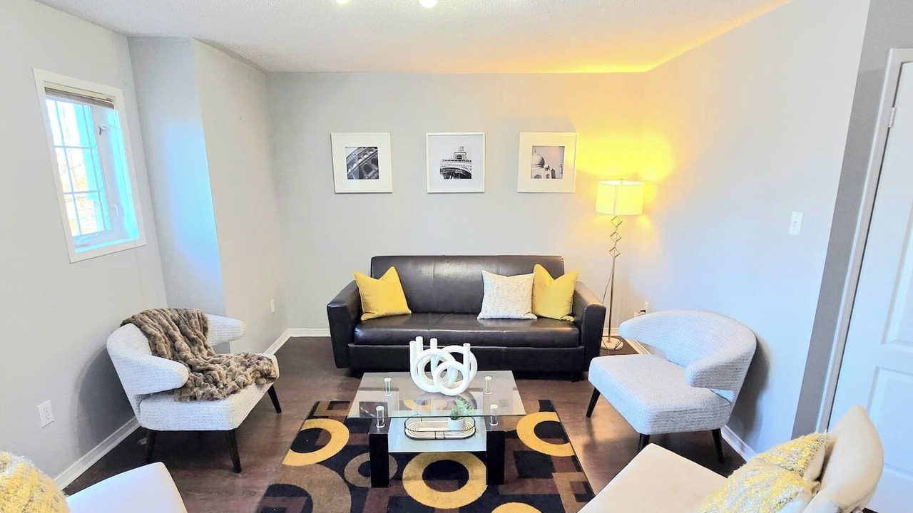 Photo of Livingroom in Cooksville