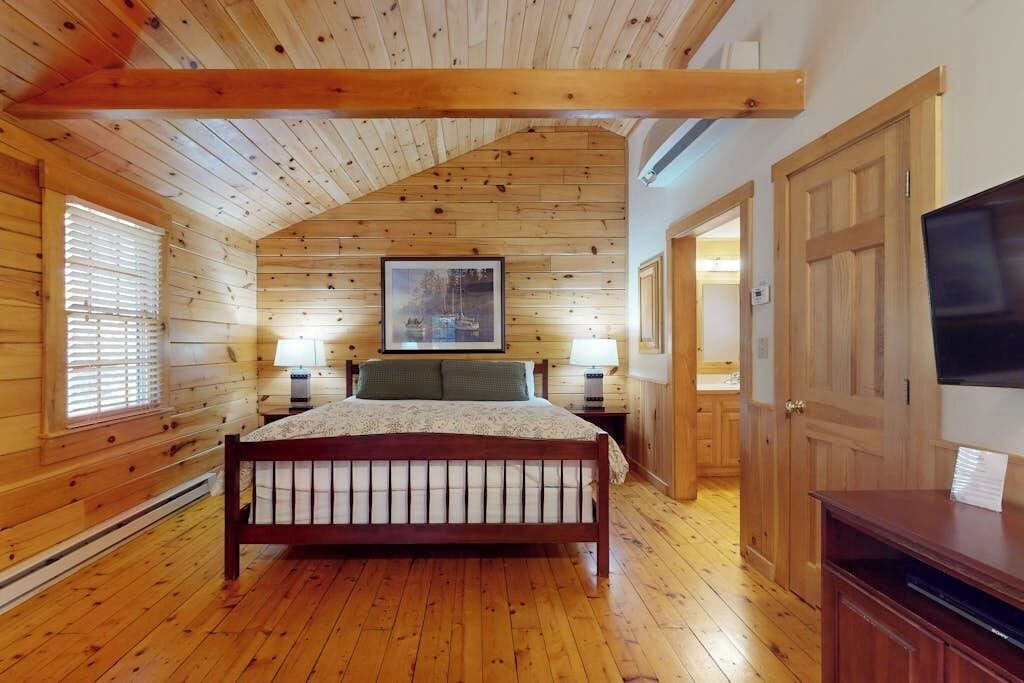 Photo of Bedroom in Northport