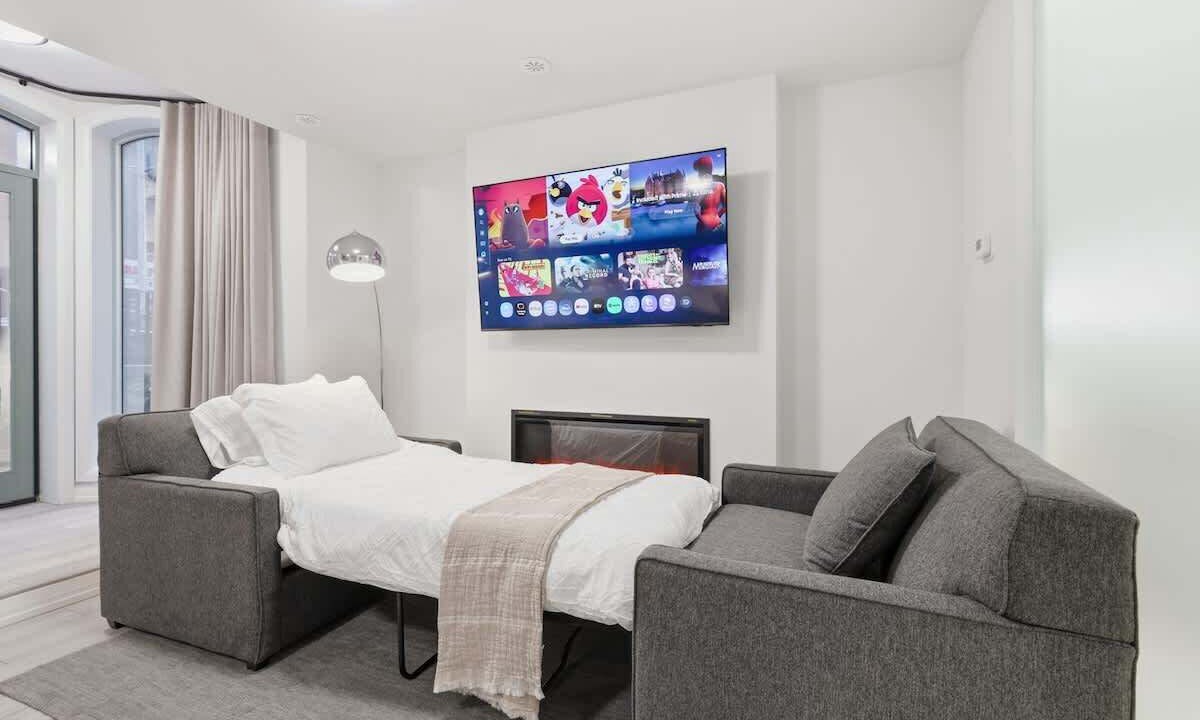 Photo of Livingroom in Toronto Entertainment District