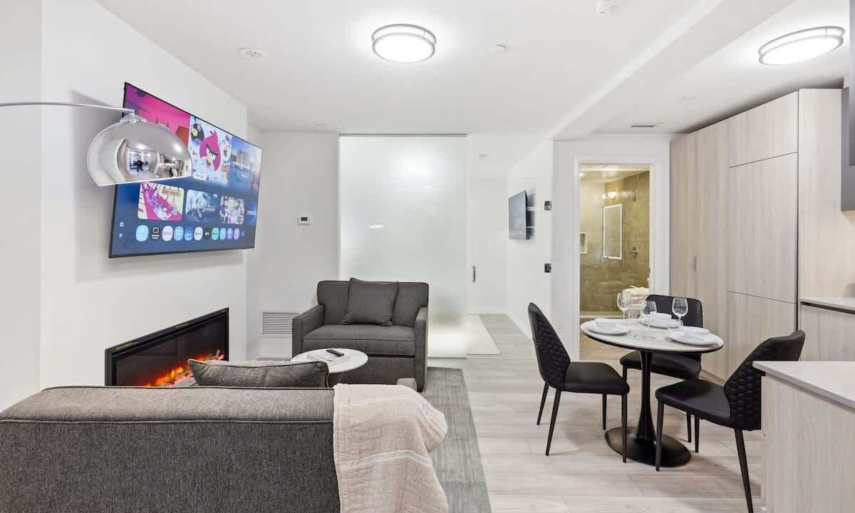 Photo of Livingroom in Toronto Entertainment District