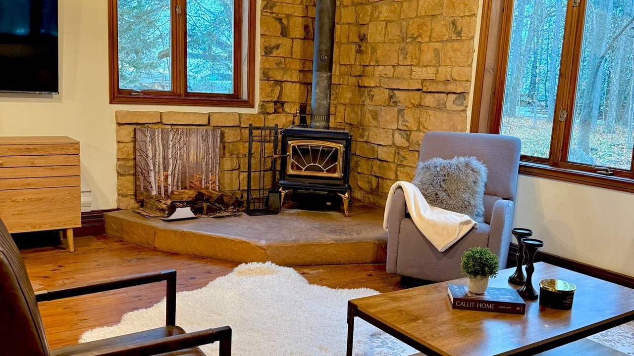 Photo of Livingroom in Bradford West Gwillimbury