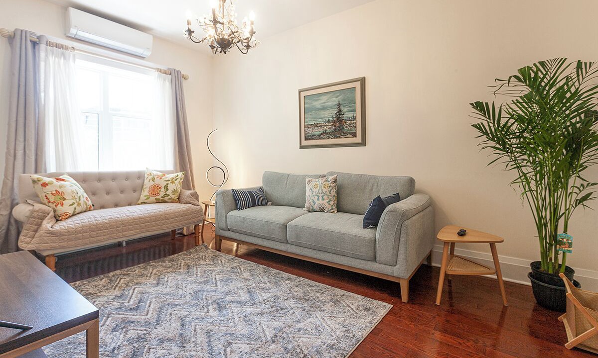 Photo of Livingroom in Mount Dennis