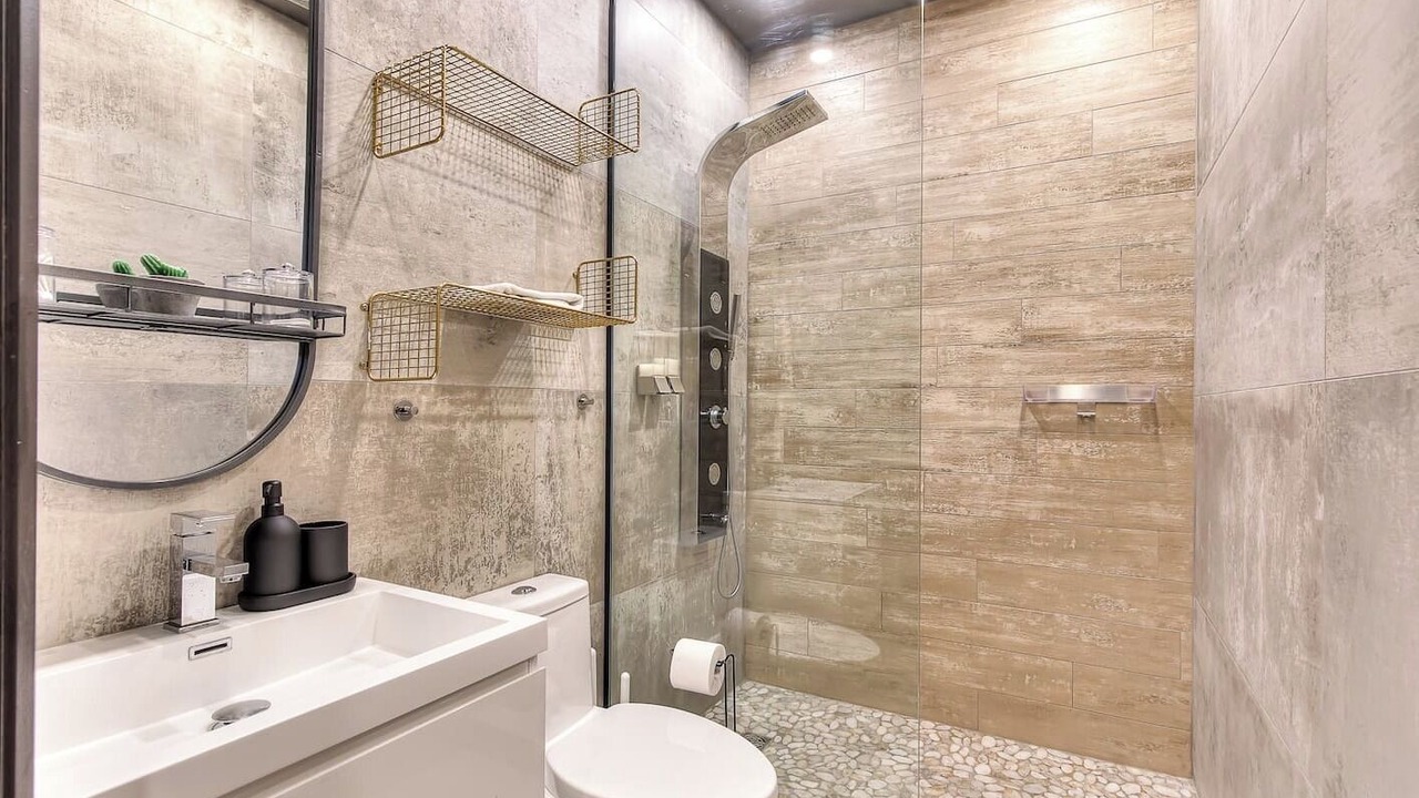 Photo of Bathroom in De Lorimier