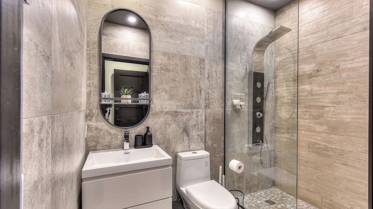 Photo of Bathroom in De Lorimier