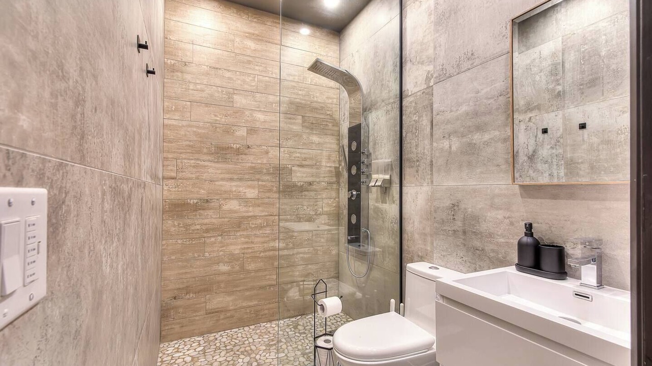 Photo of Bathroom in De Lorimier