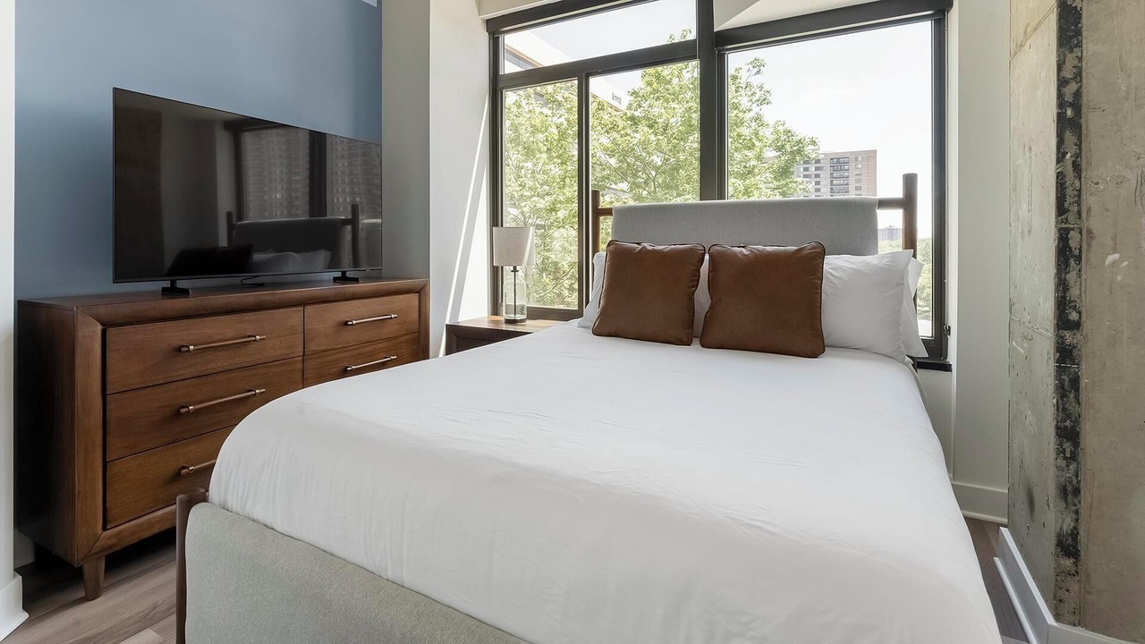 Photo of Bedroom in Baileys Crossroads