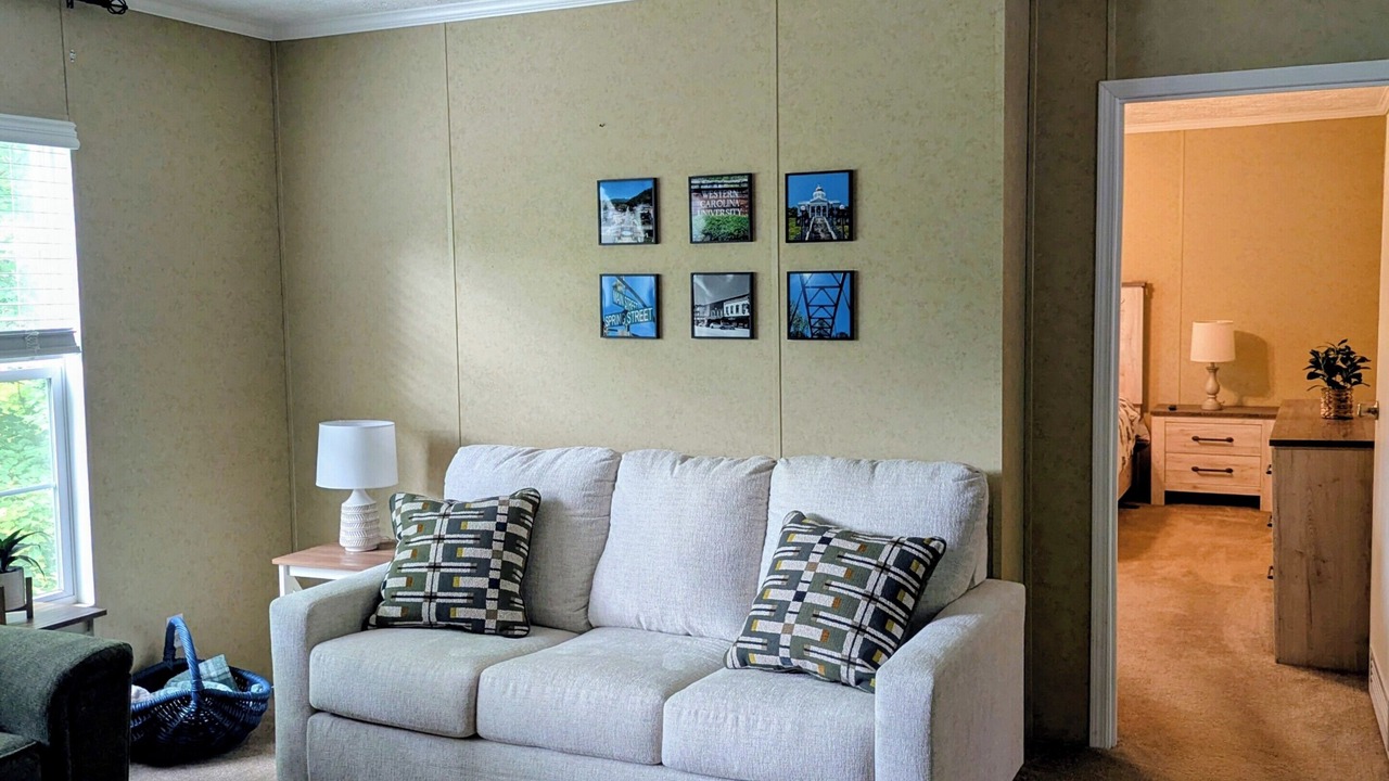 Photo of Livingroom in Cullowhee