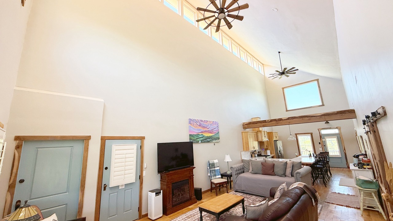 Photo of Livingroom in Green Valley