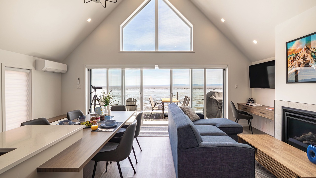 Photo of Livingroom in Petite-Riviere-Saint-Francois