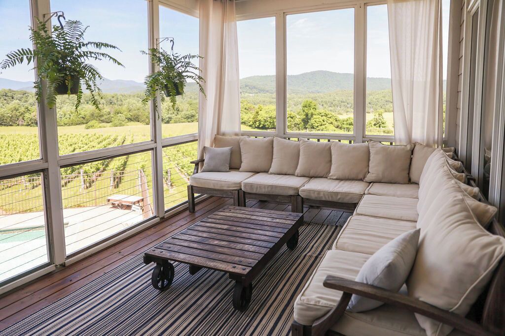 Photo of Livingroom in White Hall