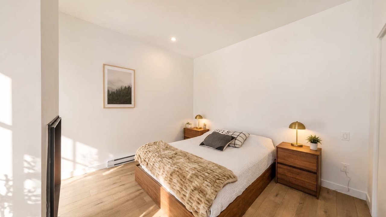 Photo of Bedroom in Adstock