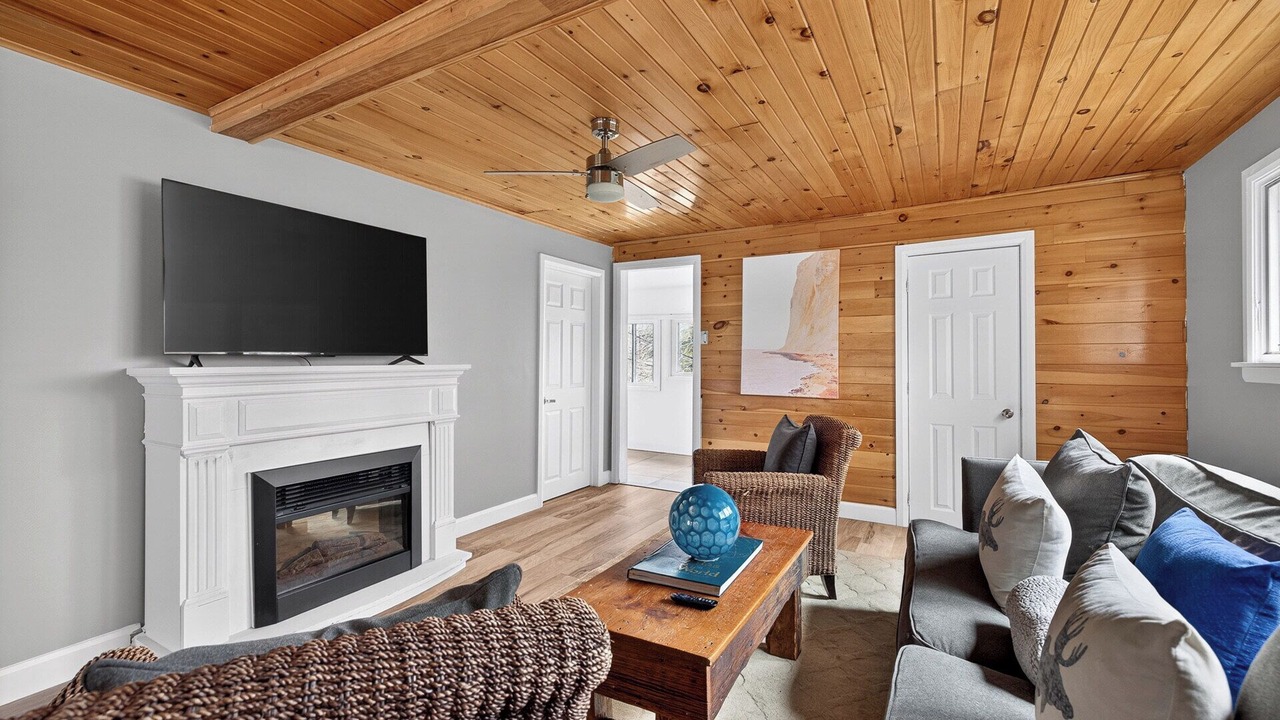 Photo of Livingroom in Val-des-Monts