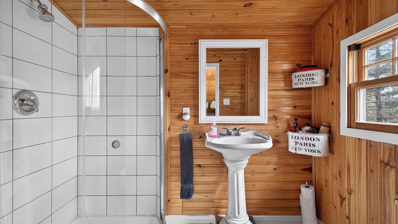 Photo of Bathroom in Val-des-Monts