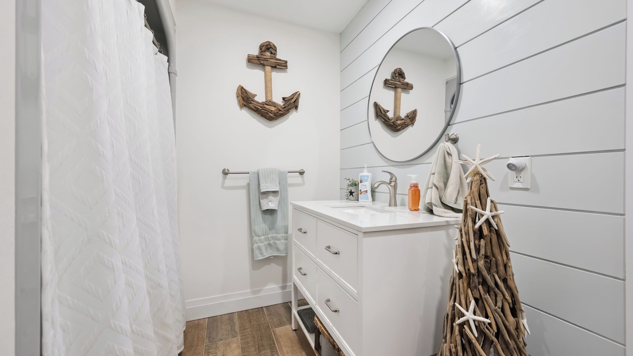 Photo of Bathroom in Colpoys Bay