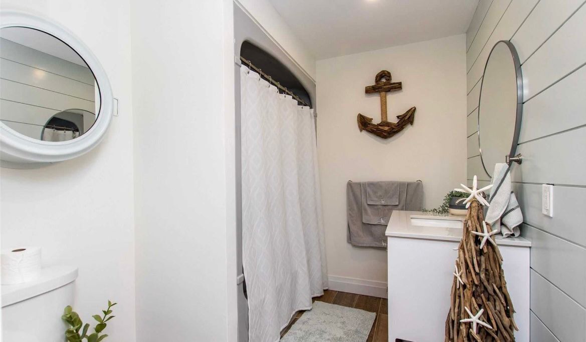 Photo of Bathroom in Colpoys Bay