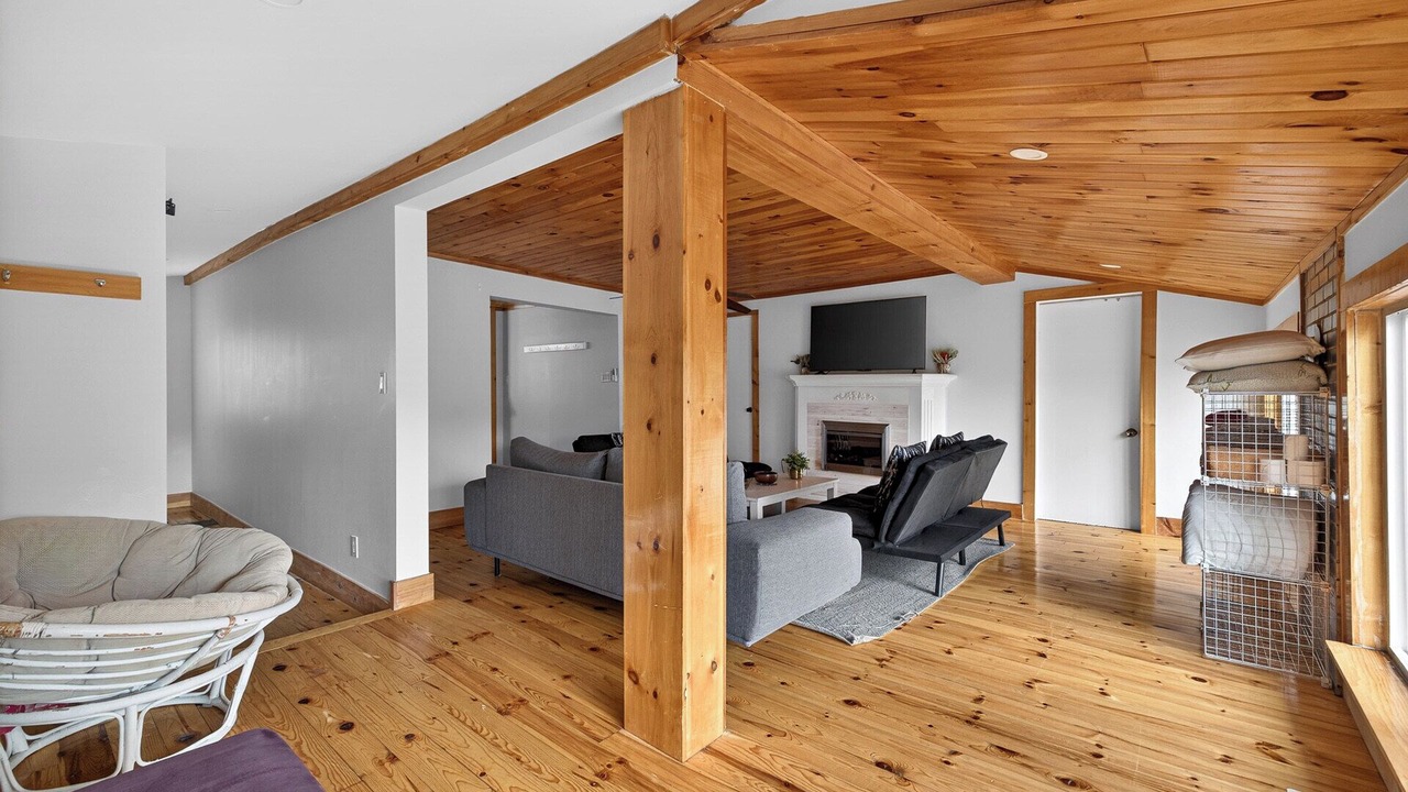 Photo of Livingroom in Val-des-Monts