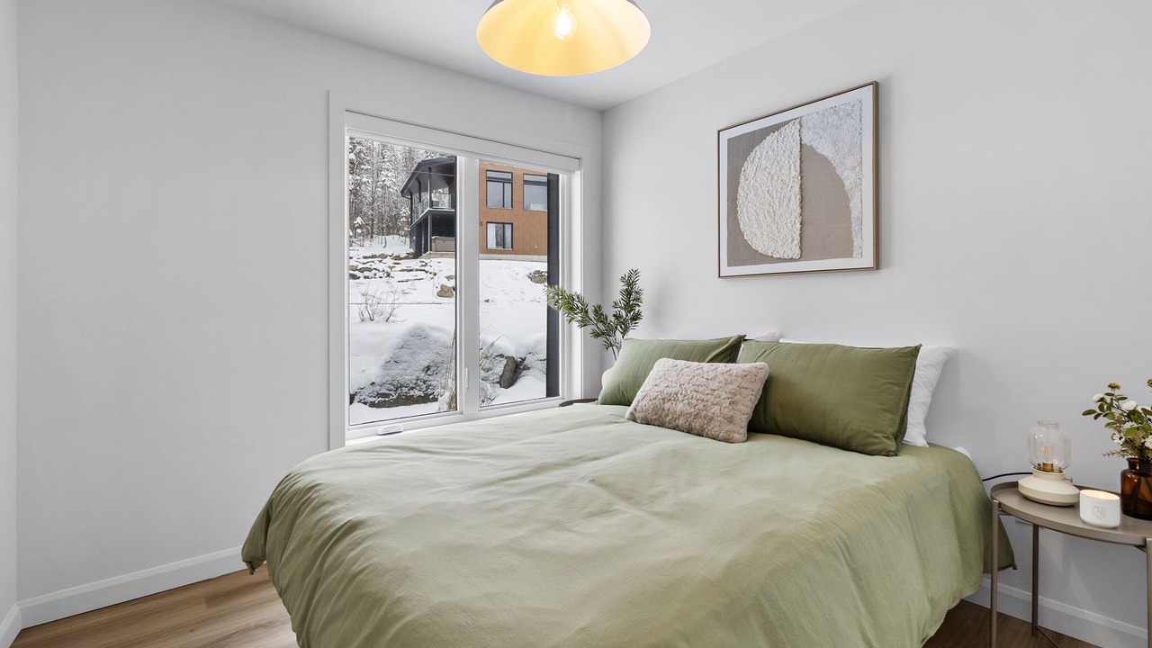 Photo of Bedroom in Adstock