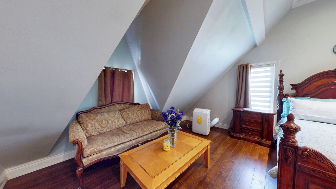 Photo of Livingroom in Bradford West Gwillimbury