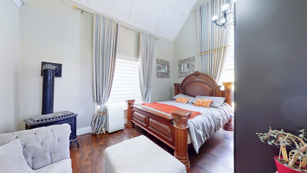 Photo of Bedroom in Bradford West Gwillimbury