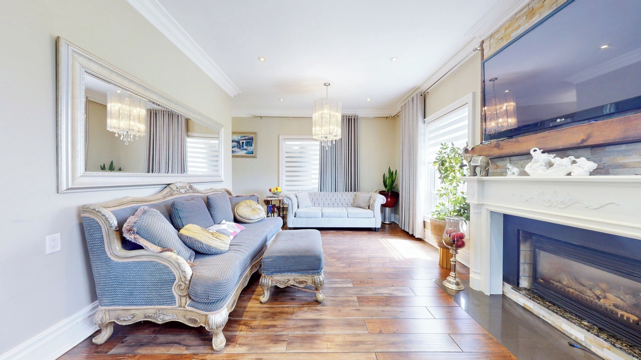Photo of Livingroom in Bradford West Gwillimbury
