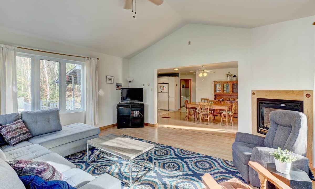 Photo of Livingroom in Chertsey