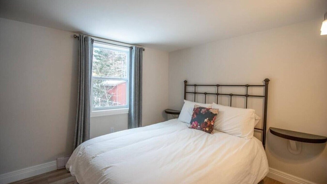 Photo of Bedroom in East Hants