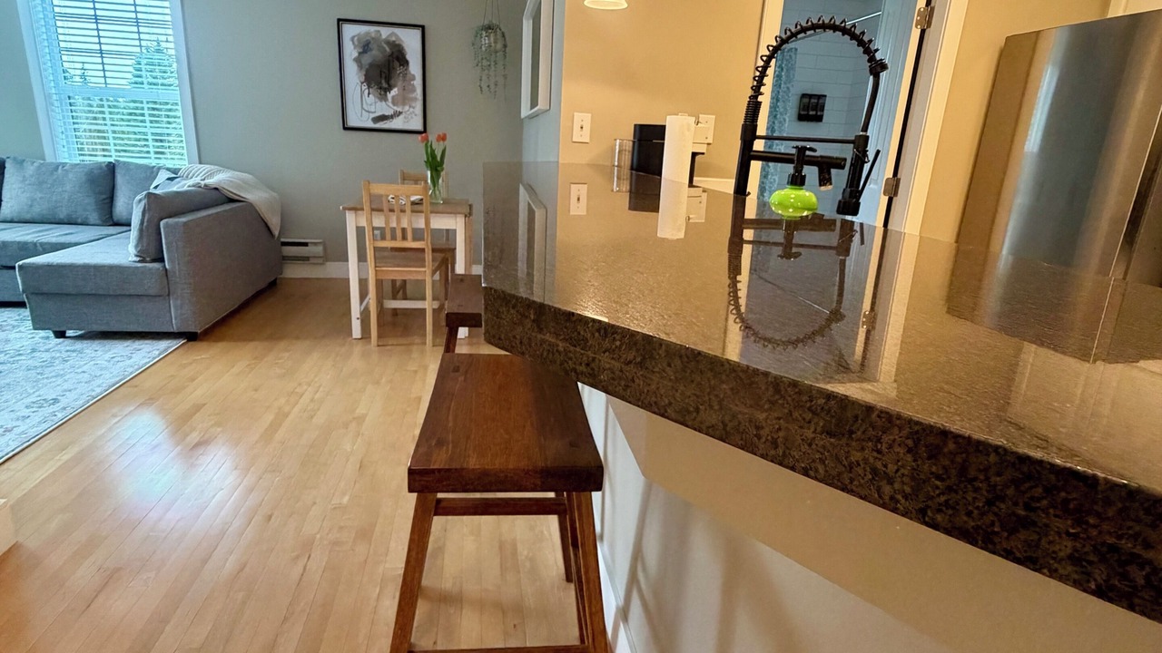 Photo of Livingroom in Metro Vancouver Regional District