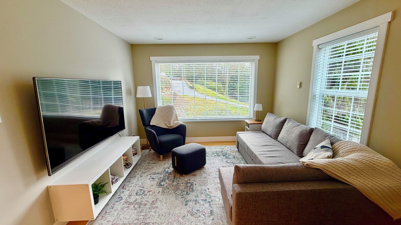 Photo of Livingroom in Metro Vancouver Regional District
