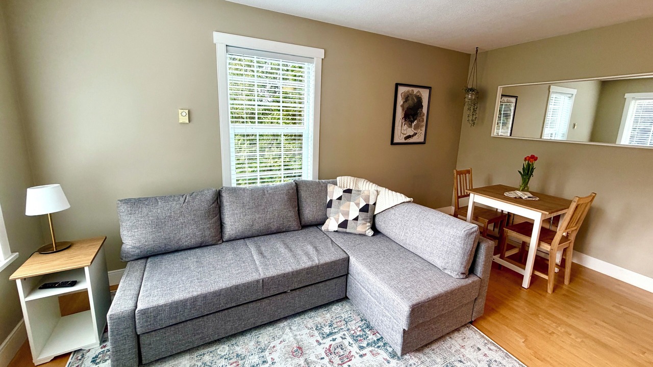 Photo of Livingroom in Metro Vancouver Regional District