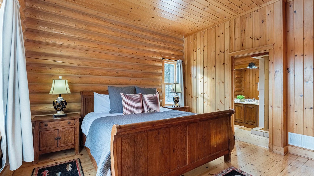 Photo of Bedroom in Fiddler Lake Resort