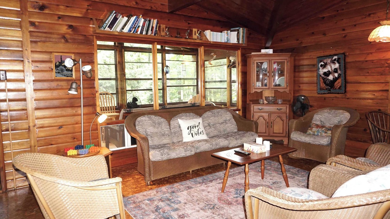 Photo of Livingroom in Utterson