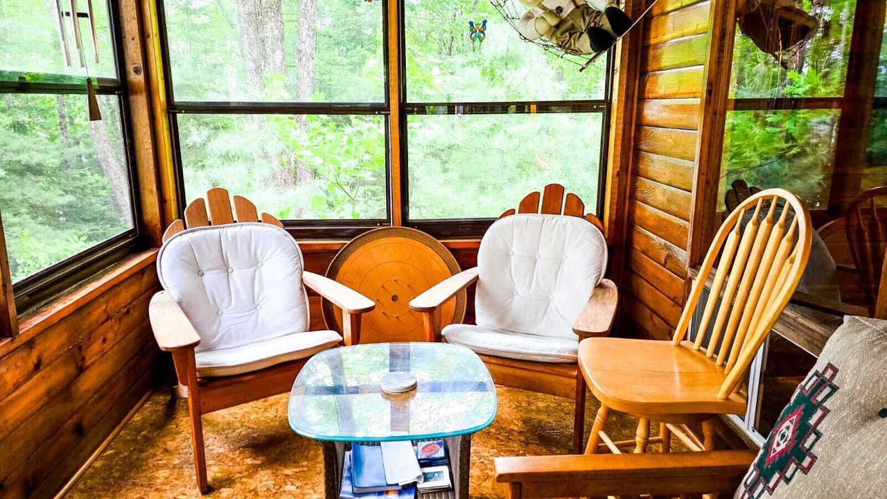 Photo of Livingroom in Utterson