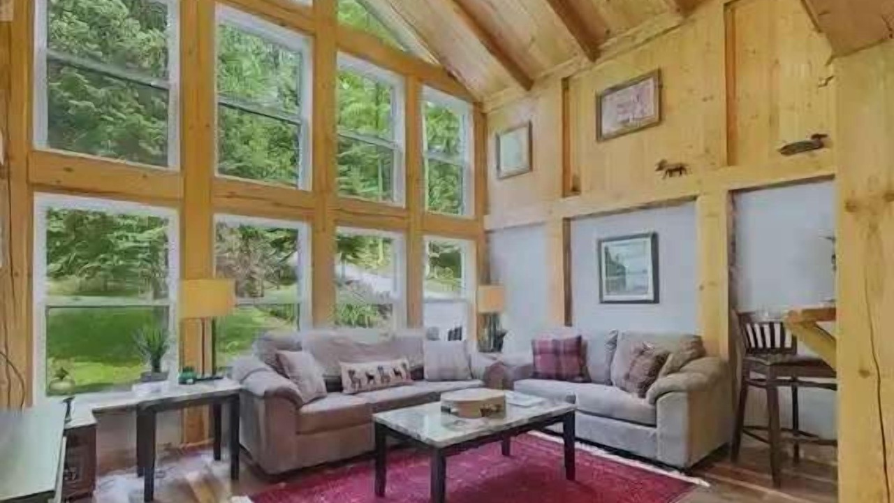 Photo of Livingroom in South River