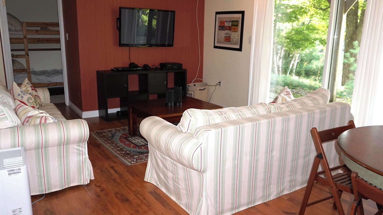 Photo of Livingroom in MacTier