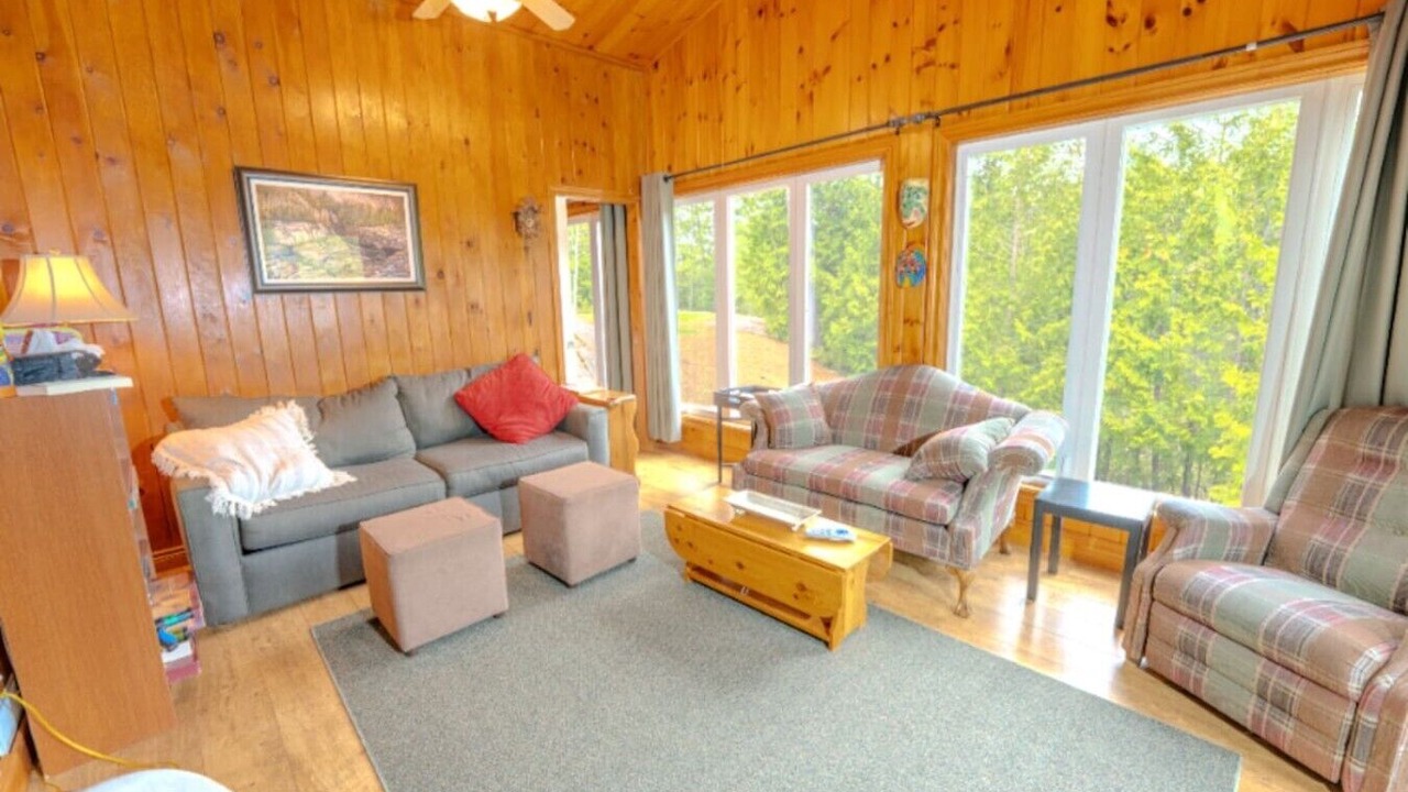 Photo of Livingroom in Unorganized Centre Parry Sound